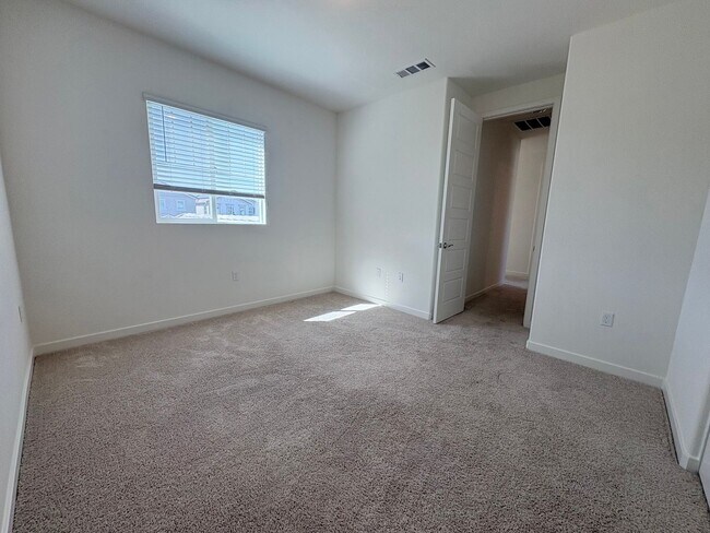 Building Photo - Beautiful 4 Bedroom 3 Full bath House with Solar in Gated Antioch Community