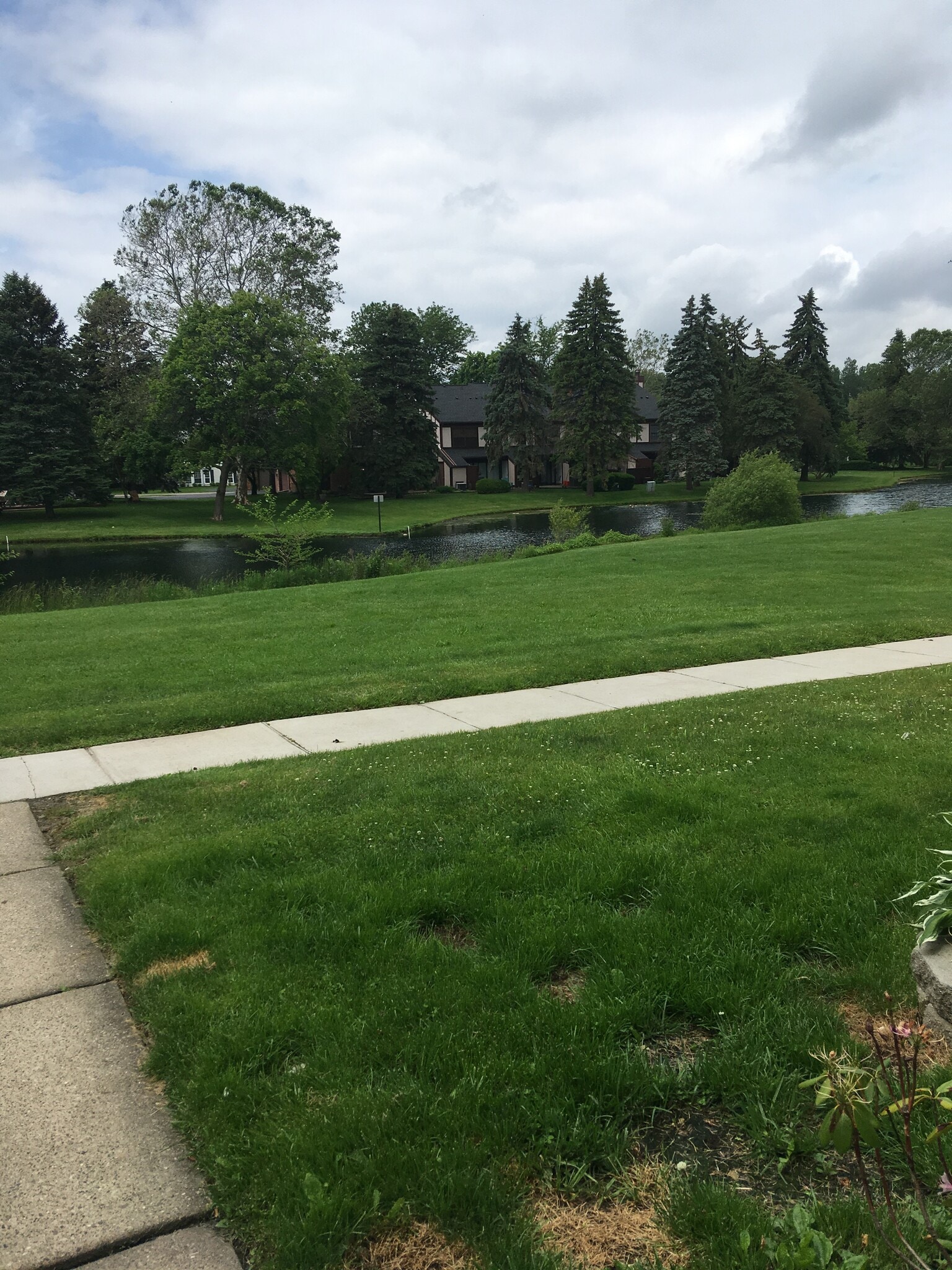 Building Photo - 952 Bloomfield Village Blvd