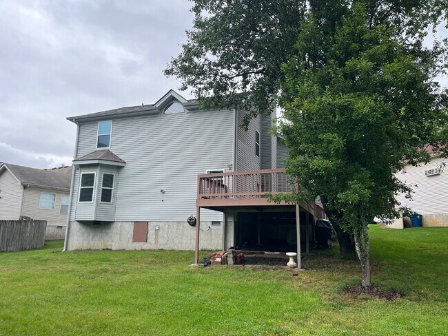 Building Photo - "Charming Franklin Retreat: 3-Bedroom Have...