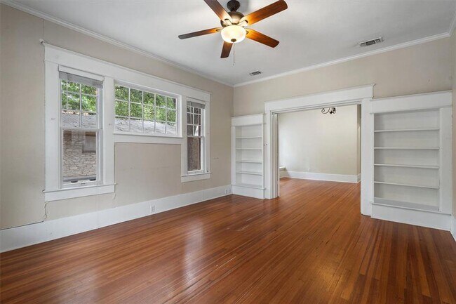 Building Photo - Exclusive New 4 Bed Remodeled with huge ba...