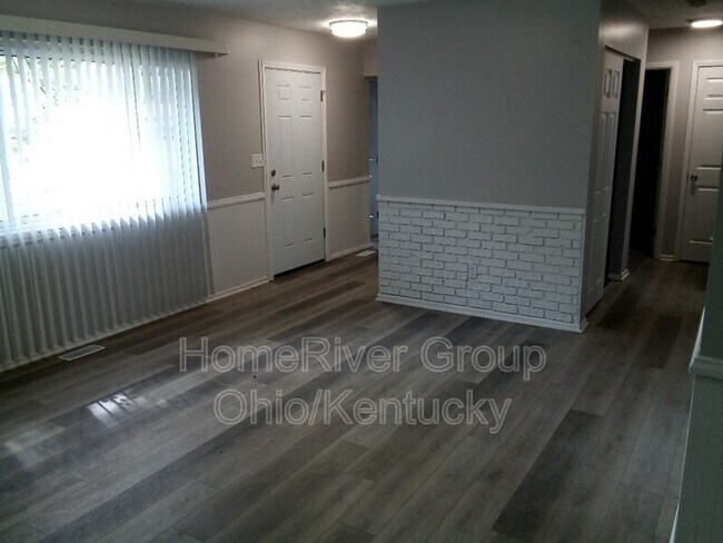 Building Photo - 973 Deerfield Ct