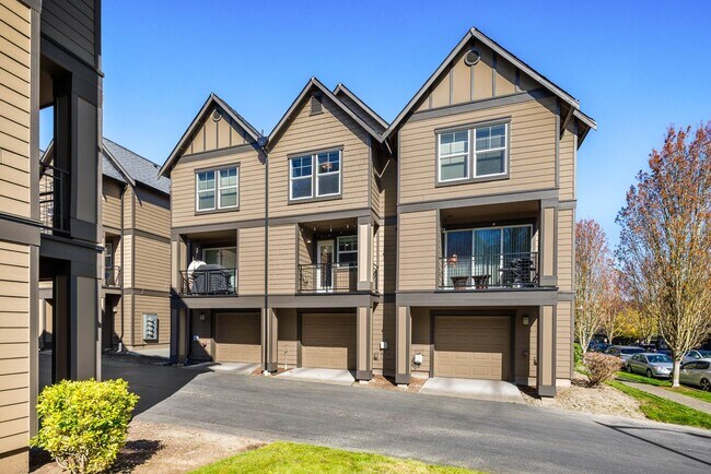 Building Photo - 7123 Shinkle Pl SW