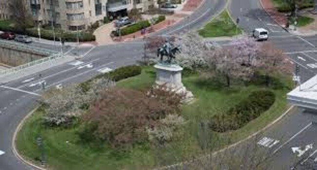 Building Photo - Spectacular Scott Circle Solarium Studio A...