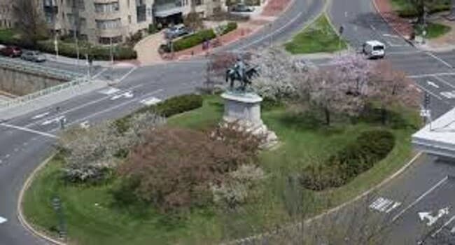 Building Photo - Spectacular Scott Circle Solarium Studio Dupont-Logan