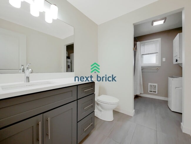 Building Photo - 3 Bed 1 Bath Charming Seattle Home is Ready for Rent!