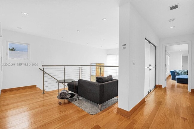 Building Photo - 145 Biscay Dr