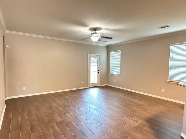 Building Photo - 13115 Southern Valley Dr