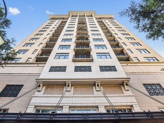 Front of Building - 565 Peachtree St NE