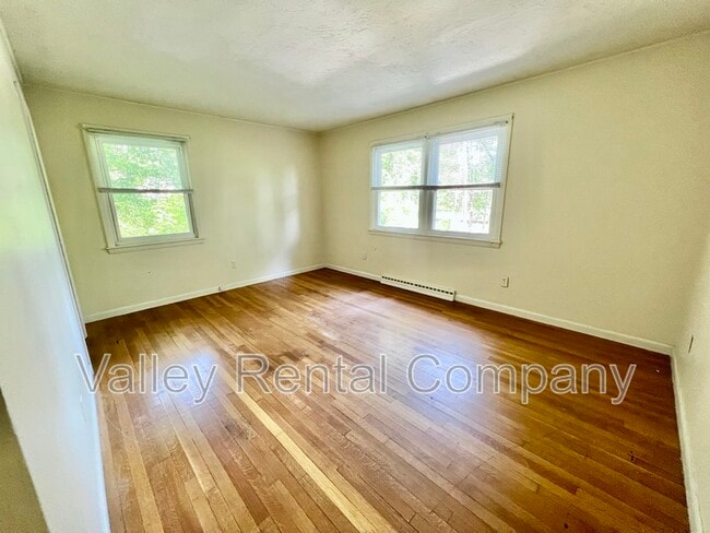 Building Photo - 124 Rocky Hill Rd
