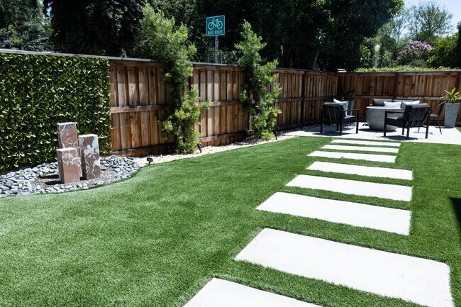 Building Photo - 3 bedroom | 2.5 bathroom | Crocker Village Single Family Home