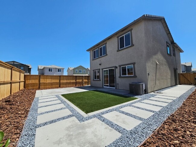 Building Photo - 8296 Whippersnapper Way