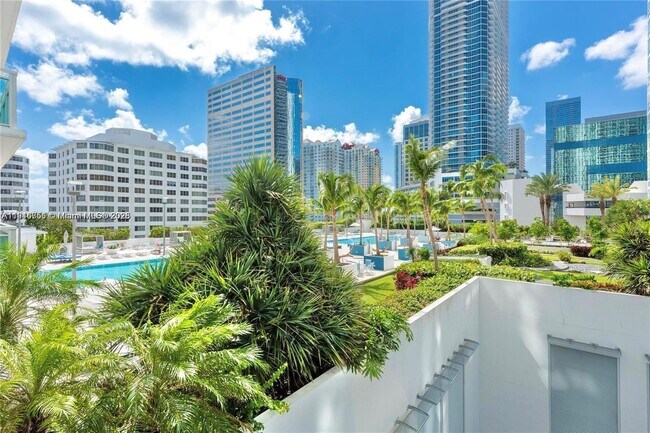 Building Photo - 950 Brickell Bay Dr