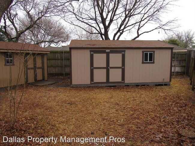 Building Photo - 2204 Woodburn Corners