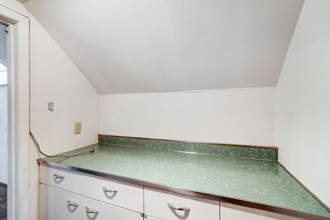 Building Photo - 2881 Observatory Ave