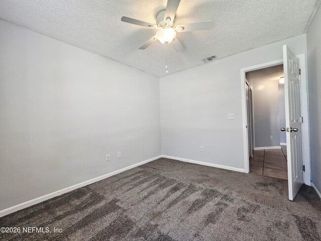 Building Photo - 13041 Staffordshire Dr S