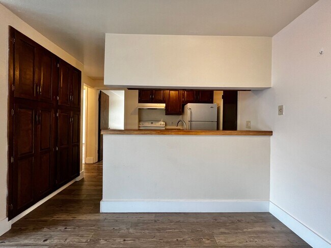 Building Photo - Mathews634 (KC-JF-NB)