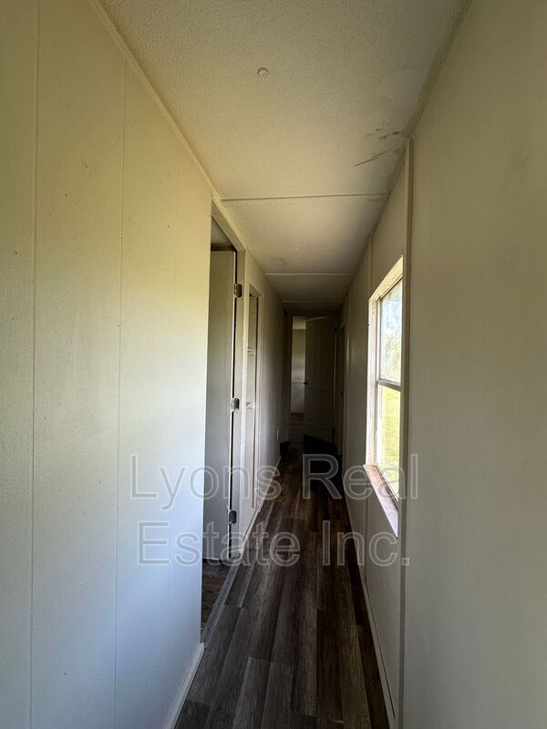 Building Photo - 8086 Heck Dr