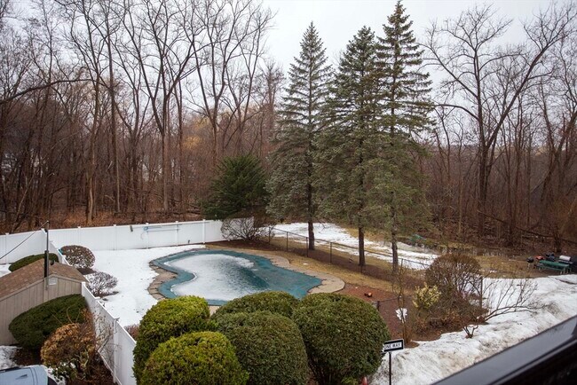 Building Photo - 5 Washington St