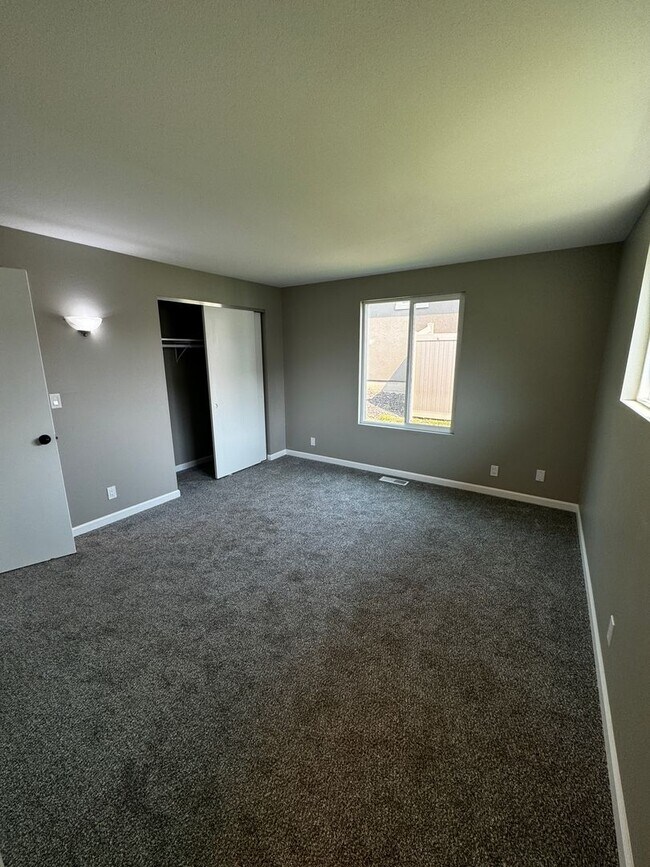 Building Photo - n651 S. 83rd Ave