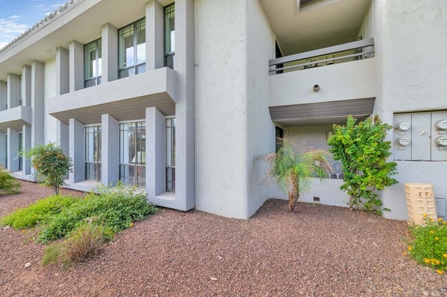 Building Photo - Rates Vary: $1,995 - $2,995