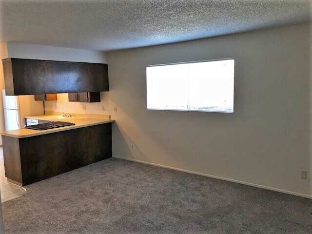 Building Photo - 2 Bedroom Townhouse with Fenced Yard by Harloe Elementary School