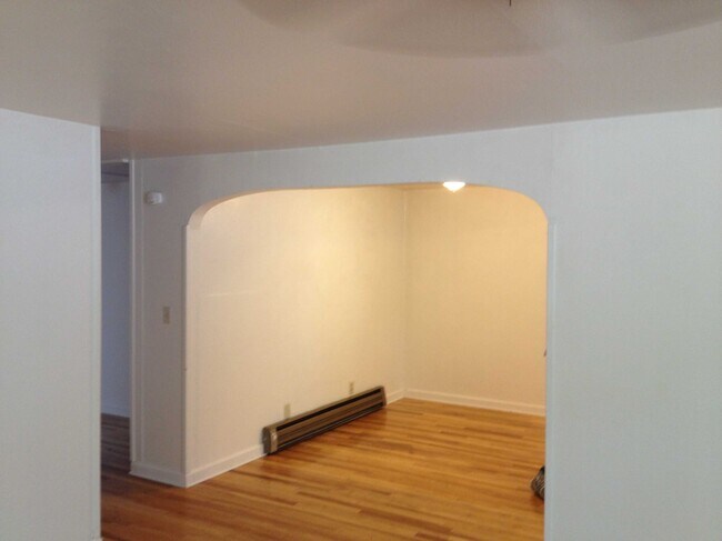 Dining area - 2080 Hilyard St