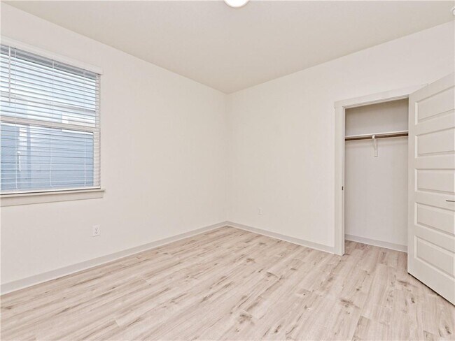 Building Photo - 7512 Daves Landing Dr