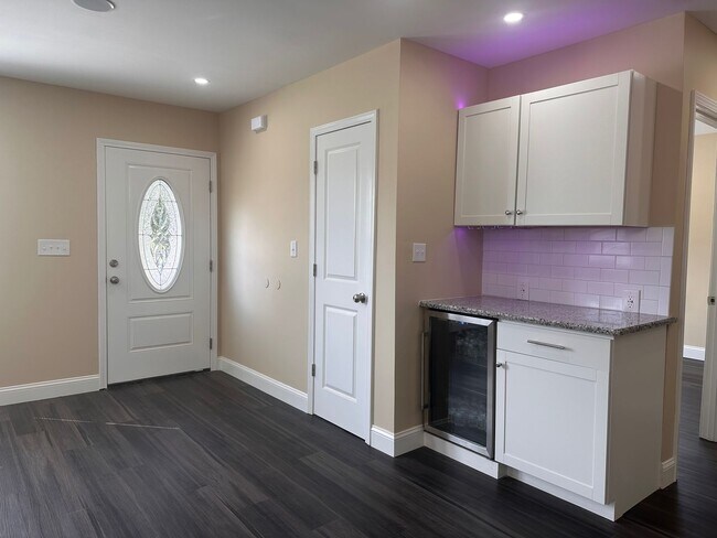 Building Photo - 415 Highland Ave