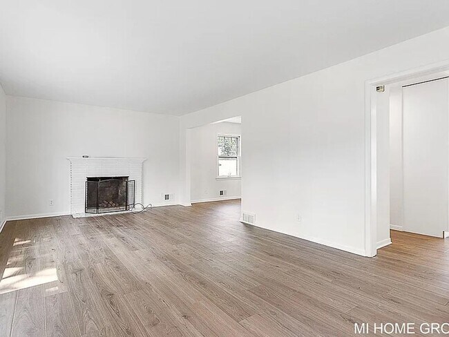 Building Photo - Lovely 3 Bedroom North East Grand Rapids
