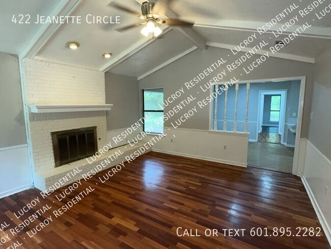 Building Photo - 422 Jeanette Cir
