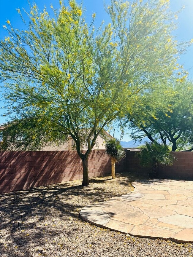 Building Photo - RANCHO DEL LAGO - 3 Bedroom 2 Bath - Price...