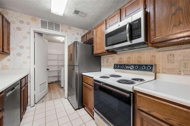 Building Photo - 1306 McClelen Way