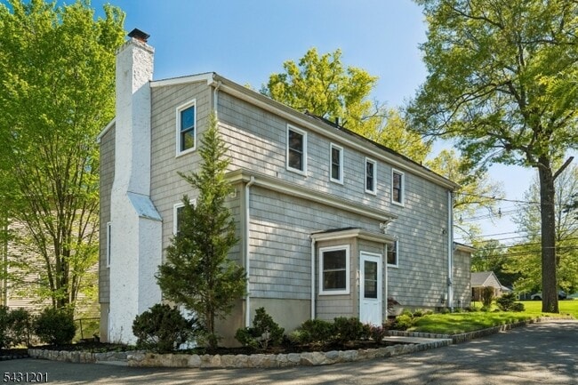 Building Photo - 186 W Northfield Rd