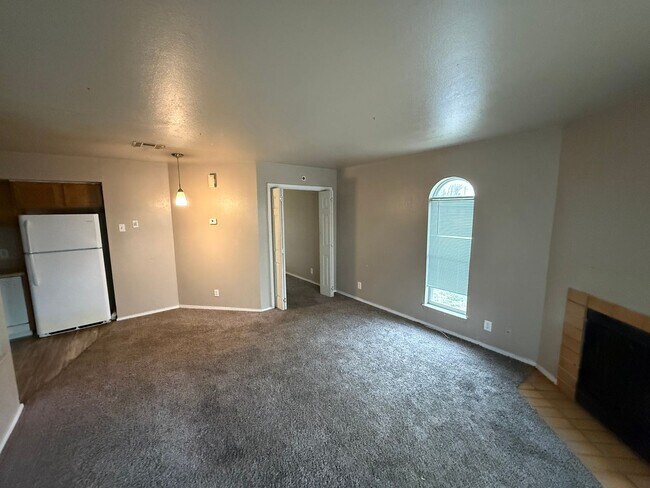 Building Photo - For lease! 1 bed, 1 bath condo