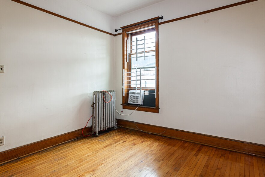 Building Photo - 3330 N Clark St