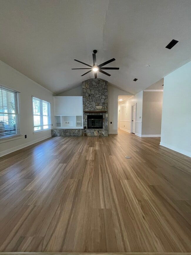 Building Photo - 4901 Meadowood Cir