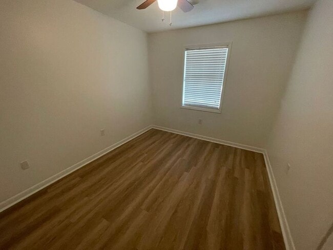 Building Photo - 1202 Ferncrest Dr