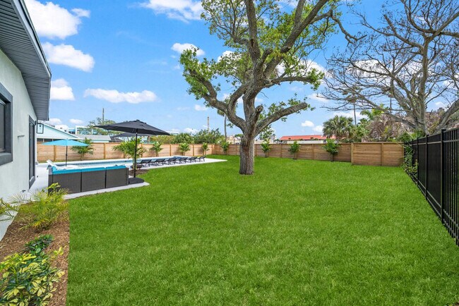 Building Photo - 115 Esther Dr