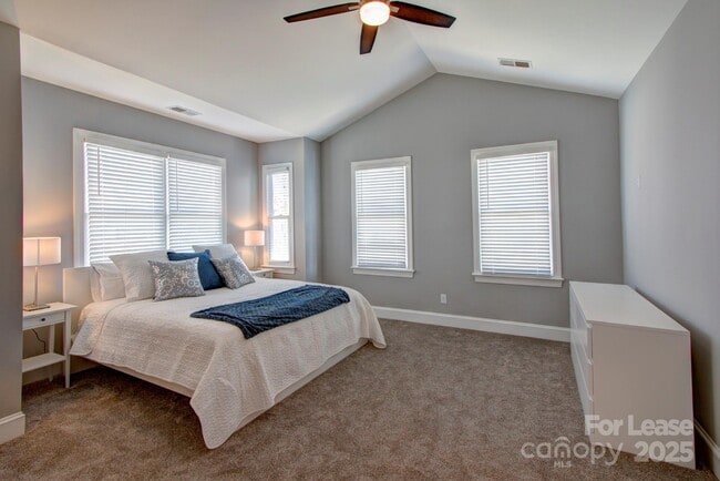 Building Photo - 10400 Orchid Hill Ln