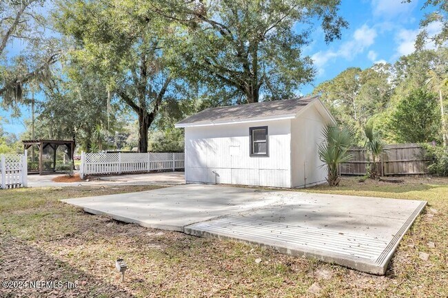 Building Photo - 5905 Diamond St