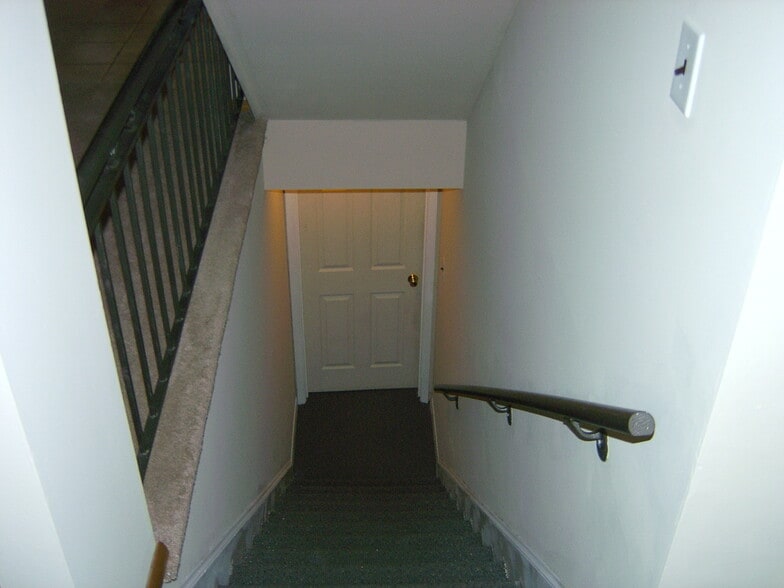 Building Photo - 361 Fox Village Ct