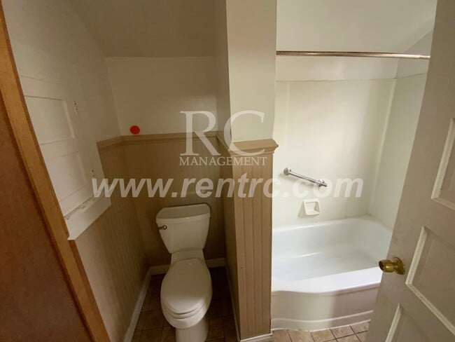 Building Photo - 411 Anderson-