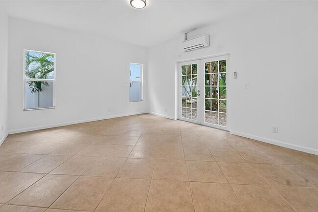 Building Photo - 2612 Florida Blvd