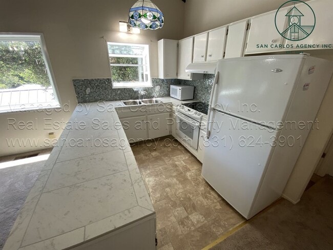 Building Photo - "Lazy Day-Z" Two Bedroom Perfectly Located Carmel-by-the-Sea Home Close to Town & Beach