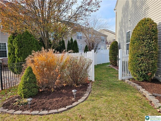 Building Photo - 247 Milkweed Dr