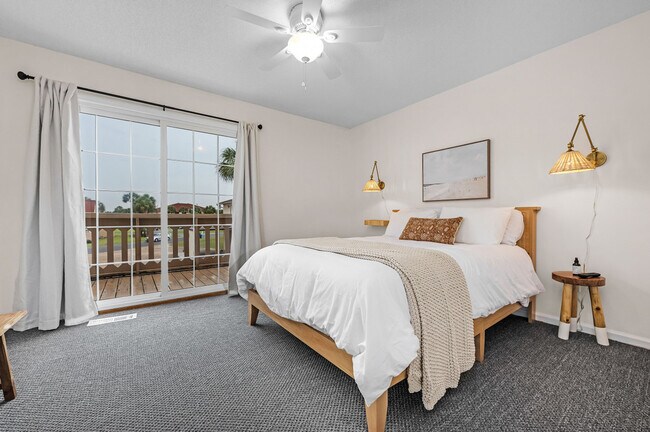 Building Photo - 17462 Front Beach Rd