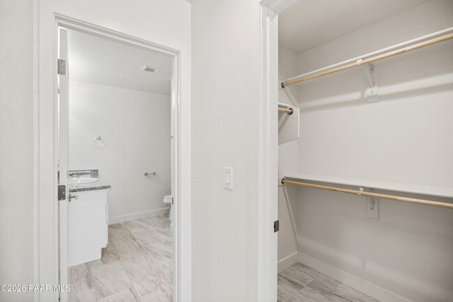 Building Photo - 6201 N Reata Dr
