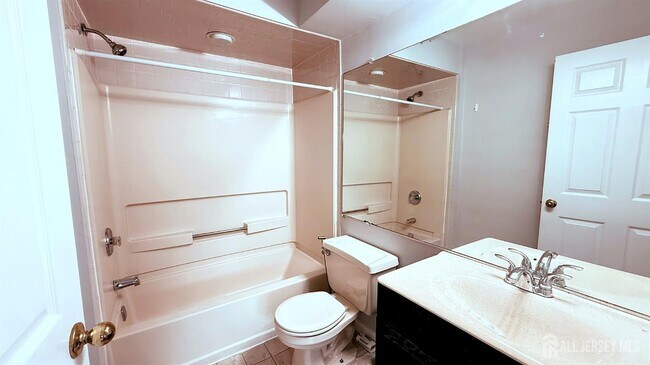 Building Photo - 434 Waterford Dr