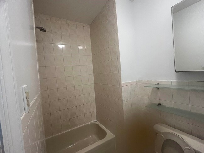 Building Photo - 630 37th St