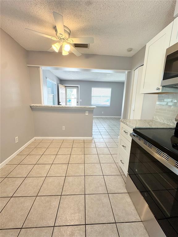 Building Photo - 813 Lake Palms Dr
